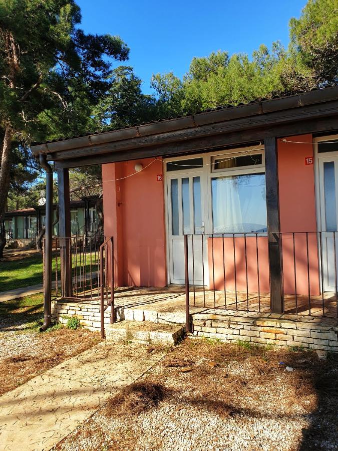 Family Bungalow Pineta Novigrad Istria Buitenkant foto